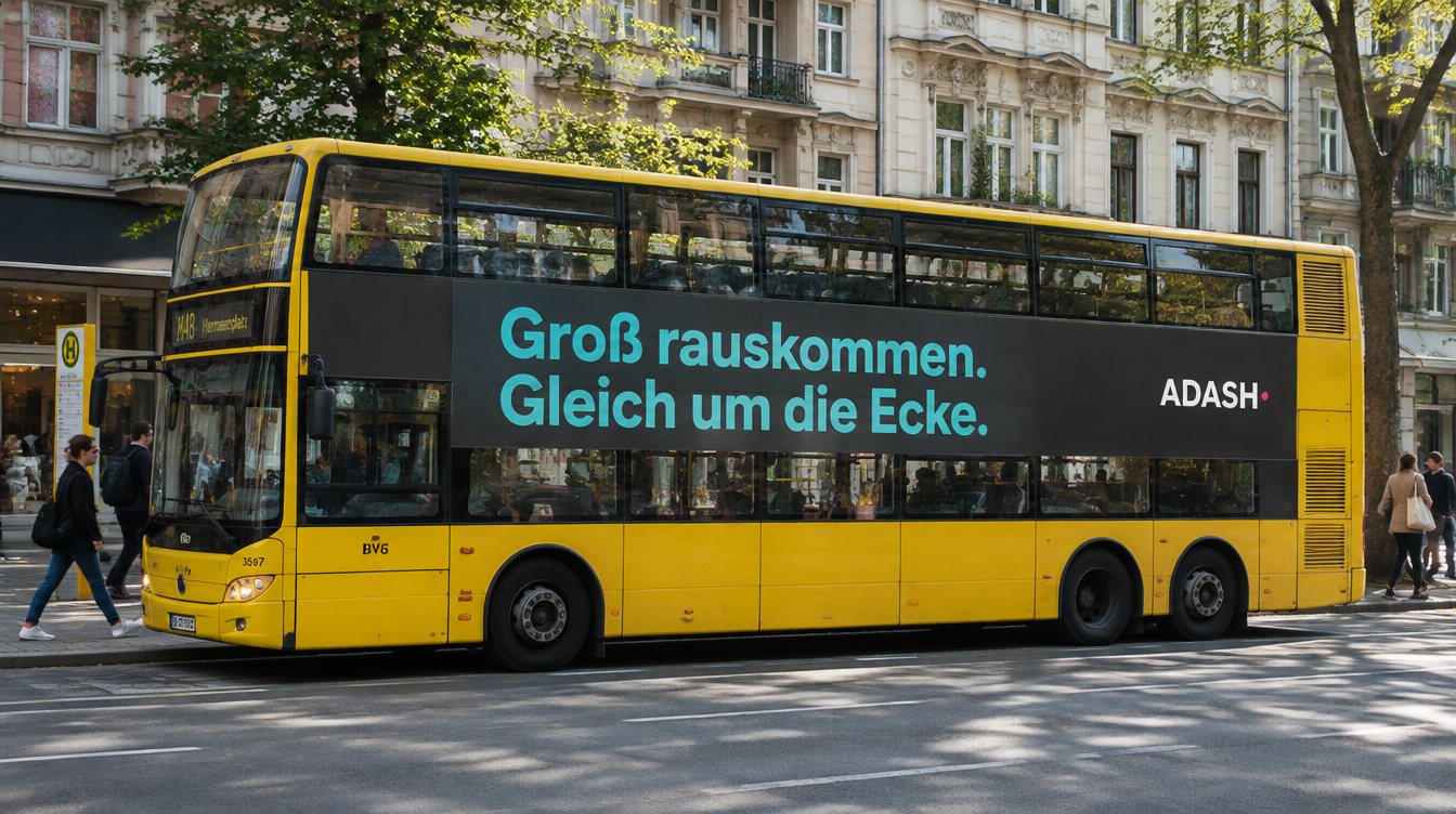 Mockup: Seitenwerbung auf einem Berliner BVG-Bus