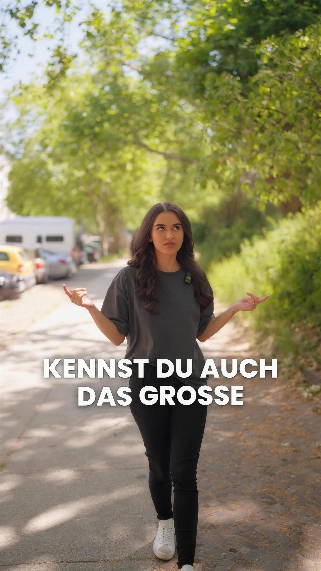 Dreh für Café am Zoo: Darstellerin auf der Straße